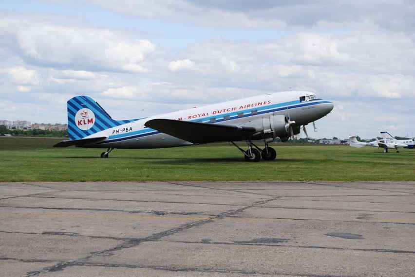Samolot DC-3 na warszawskim lotnisku Babice
