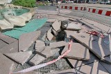 Kraków: polewaczka staranowała fontannę na placu Szczepańskim [ZDJĘCIA]