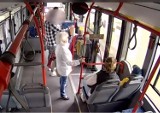 "Przepraszam, nie wiem, co mnie podkusiło". Złodziej oddaje plecak skradziony w autobusie nr 24 w Częstochowie