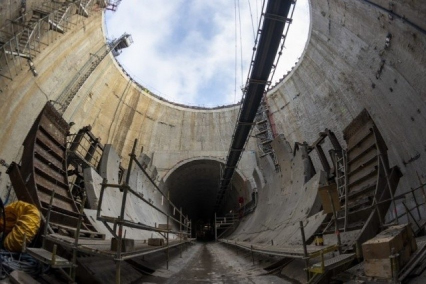 Trzy podziemne przystanki w trakcie budowy. Katarzyna drąży tunel do Łodzi Polesie