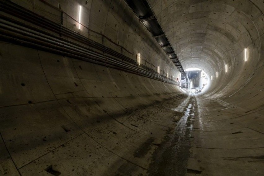 Trzy podziemne przystanki w trakcie budowy. Katarzyna drąży tunel do Łodzi Polesie