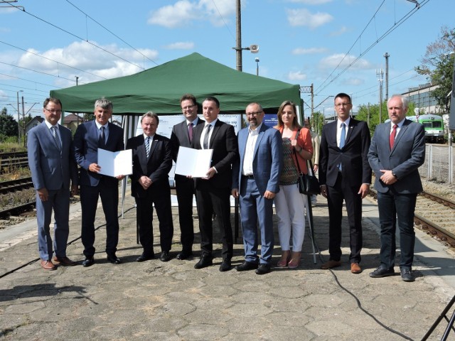 Umowa na remont linii do Chorzel została podpisana 26.07.2019 r. na stacji w Ostrołęce