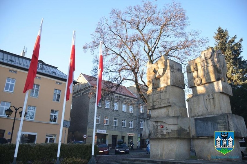 Obchody rocznicy stanu wojennego w Ząbkowicach Śląskich – zapalili znicze pod pomnikiem