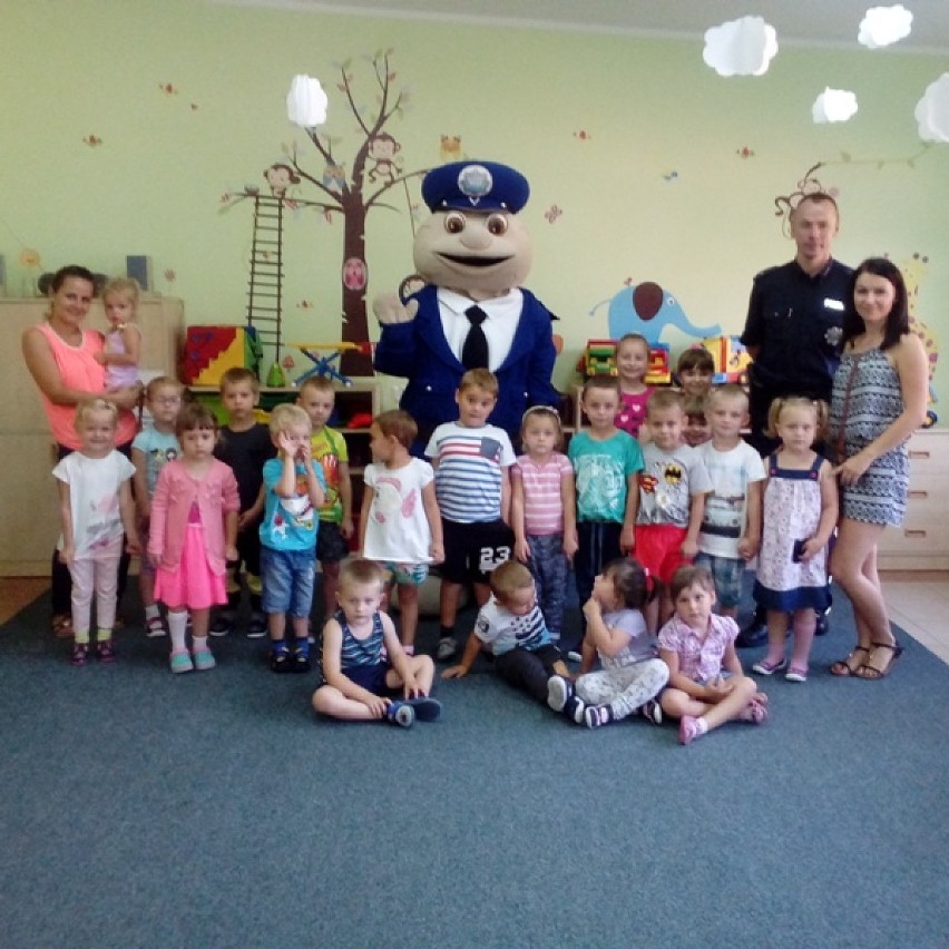 Policjanci i sierżant Pyrek edukowali dzieci