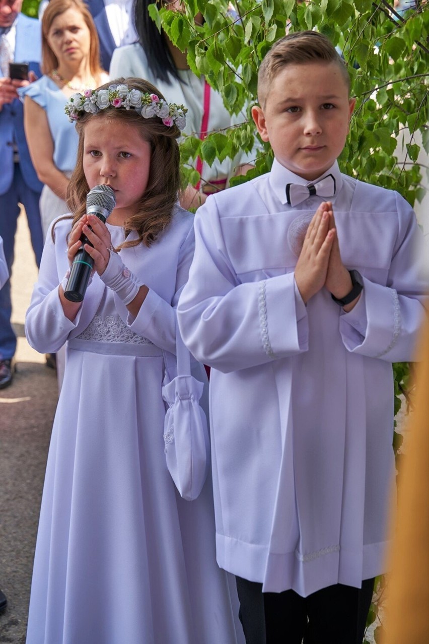 Pierwsza komunia święta w kościele w Trzcinicy. Zobaczcie zdjęcia z uroczystości