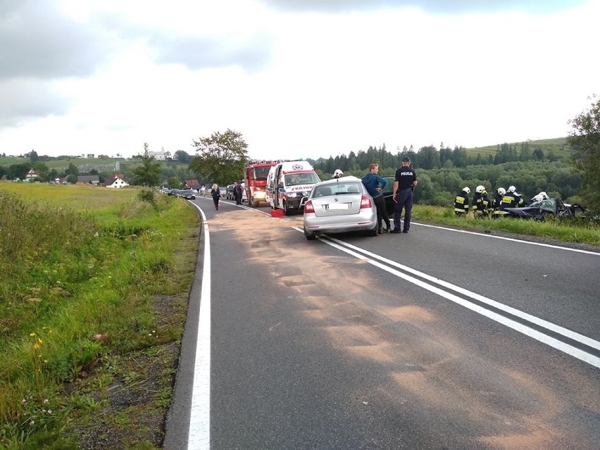 Orawa. Poważny wypadek w Jabłonce. Dwa auta zderzyły się czołówo [ZDJĘCIA]