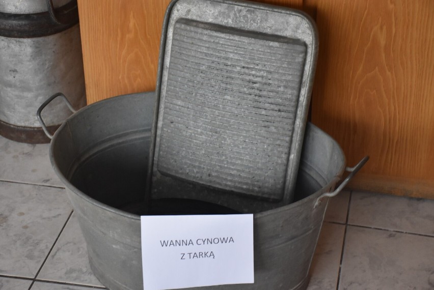 Gmina Czerniejewo. Rewelacyjna wystawa już czynna! „Wieś na przestrzeni lat” przenosi odwiedzających do PRL-u i wcześniej [FOTO]