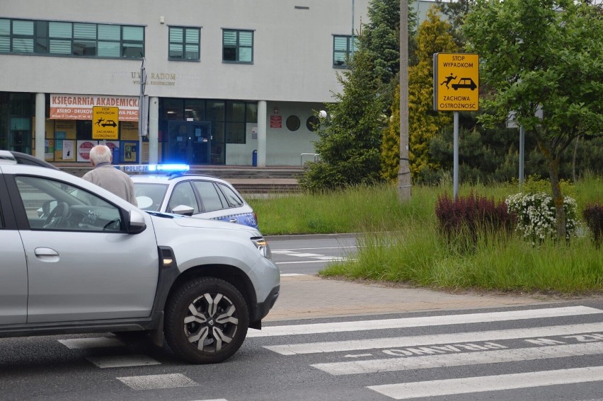 Potrącenie na oznakowanym przejściu dla pieszych w Radomiu. Czternastolatek przewieziony do szpitala