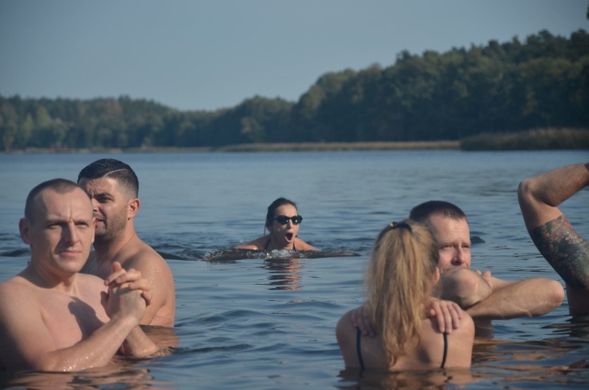 Sezon na morsowanie rozpoczęty! Zobaczcie zdjęcia z pierwszej kąpieli wągrowieckich morsów 