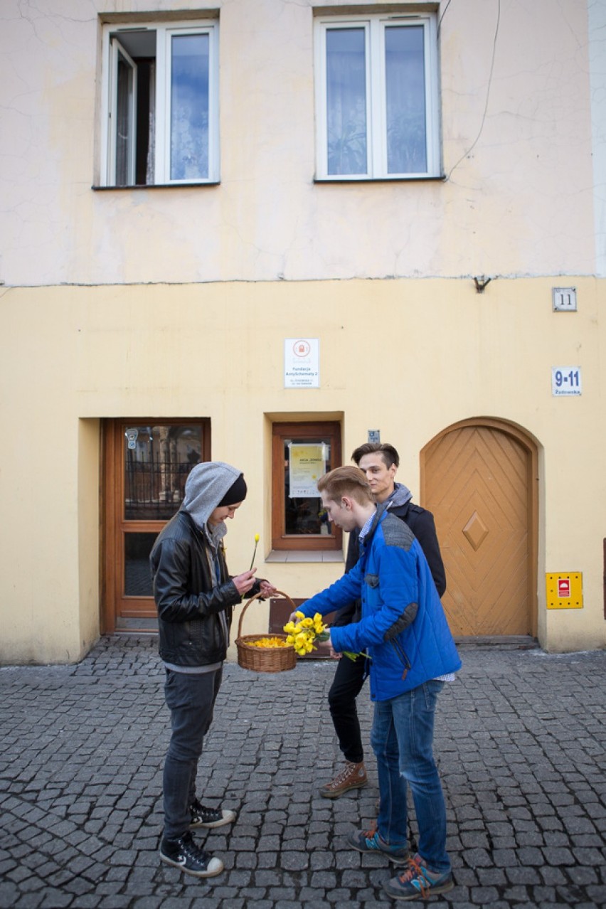 Tarnów. Żonkile ku pamięci powstania w getcie warszawskim [ZDJĘCIA]