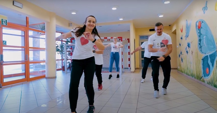 Szkoła Podstawowa w Stawiszynie wykonała Jerusalema Dance dla Jagódki. WIDEO chwyta za serce! 