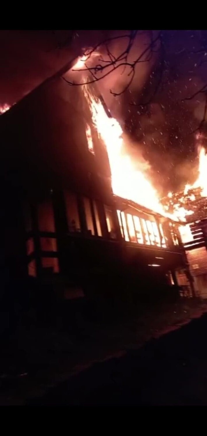 Pożar schroniska studenckiego Gorczańska Chata w Gorcach