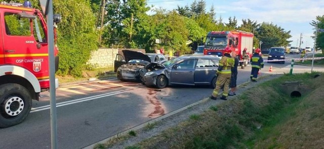 Na drodze wojewódzkiej nr 794 w Cianowicach każdego miesiąca dochodzi do wypadków i niebezpiecznych kolizji. Kierowcy lubią tam dodać gazu i wymuszać pierwszeństwo przejazdu. Zobaczcie, do jakich wypadków doszło tam w ciągu ostatnich trzech lat. Przesuwaj zdjęcia w prawo - naciśnij strzałkę lub przycisk NASTĘPNE >>>