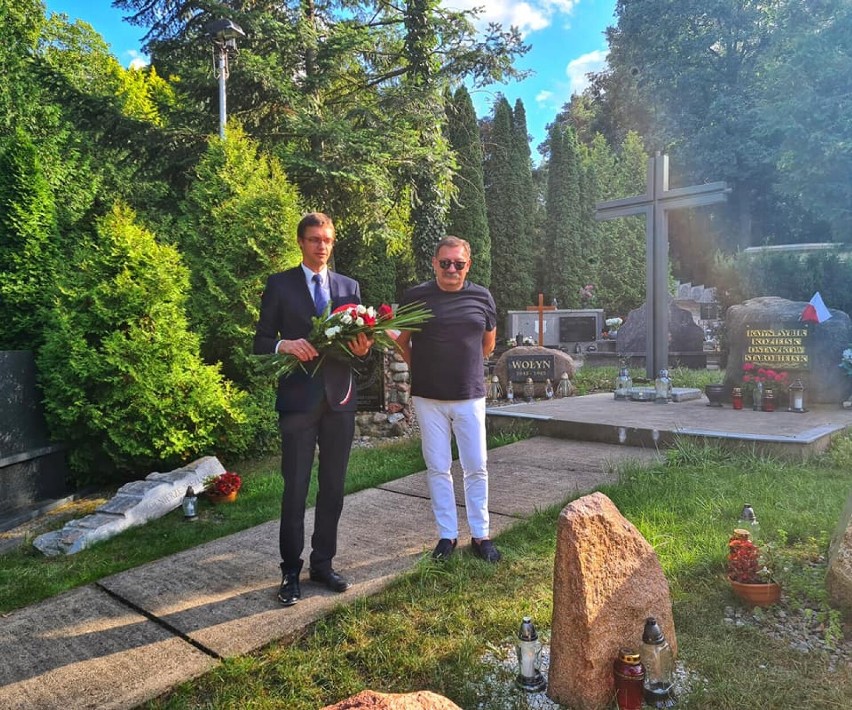 Rocznica Bitwy Warszawskiej. Kwiaty na chodzieskim cmentarzu. Niedługo wystawa w Margoninie