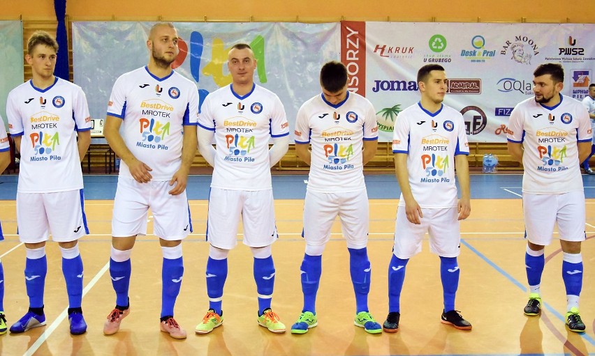 II liga futsalu: BestDrive Futsal Piła prowadził już 4:0 z Red Dragons II Pniewy i mecz... zremisował. Zobaczcie zdjęcia 