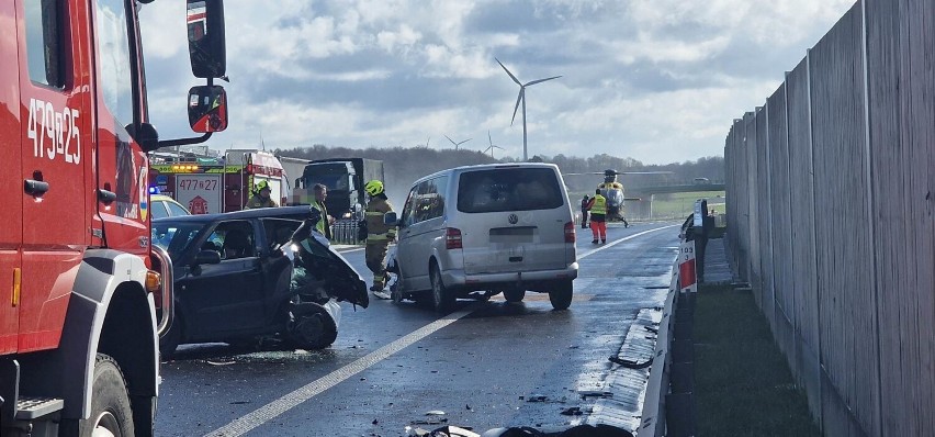 Cztery pojazdy uczestniczyły w wypadku drogowym na S6 koło...