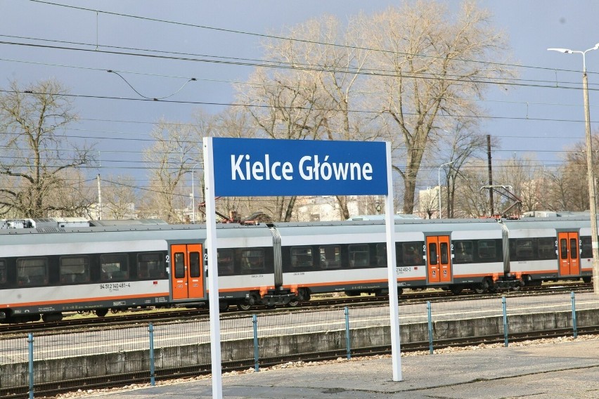 Nowy peron przy wyremontowanym dworcu PKP w Kielcach. Kiedy powstanie obiecany parking nad torami? 