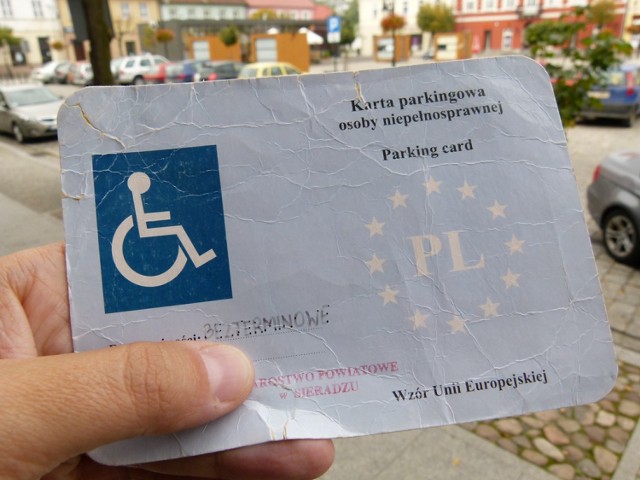 Karty parkingowe dla niepełnosprawnych. Nowy tryb ich wydawania budzi kontrowersje. Czemu?