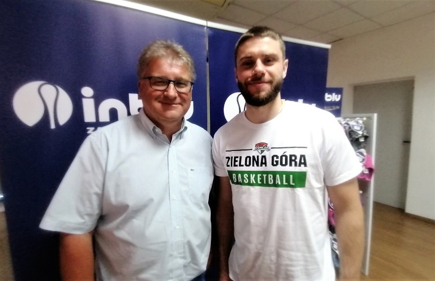 Andy Mazurczak (po prawej), koszykarz Enei Zastalu BC...