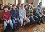 Symulowana sądowa rozprawa z udziałem uczniów z Dobryszyc