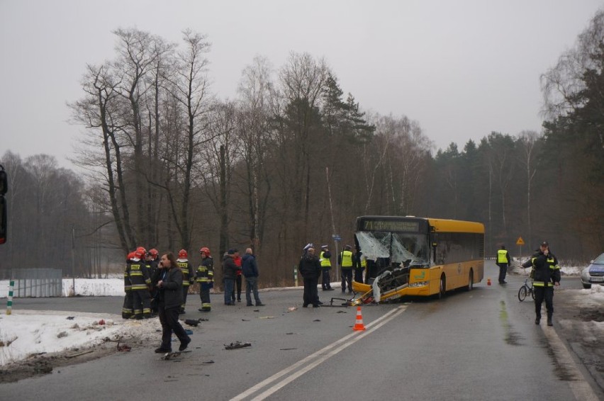 Wypadek autobusu w Gliwicach. Siedem osób rannych 