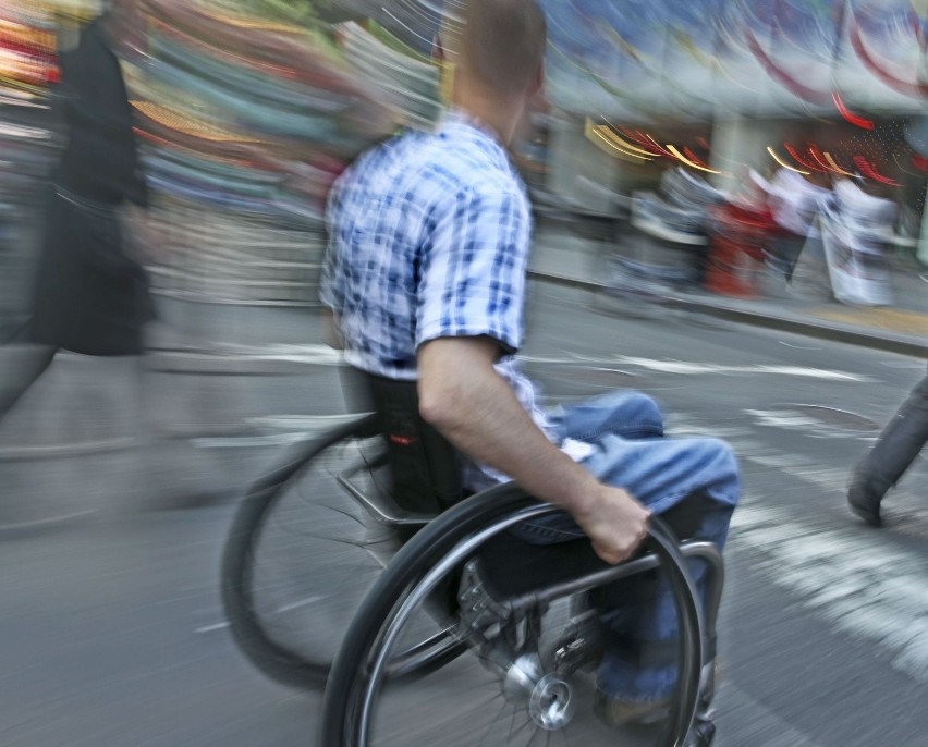 Miejsca dla niepełnosprawnych w Atlas Arenie znajdują się...