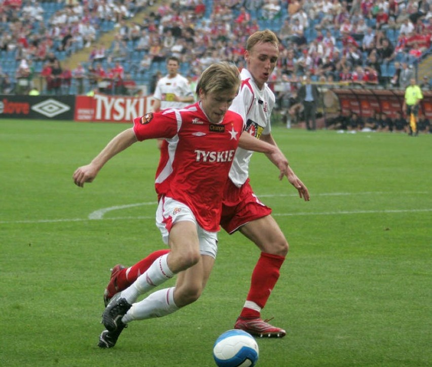 W Wiśle Kraków oficjalnie zadebiutował 16 marca 2005 roku w...
