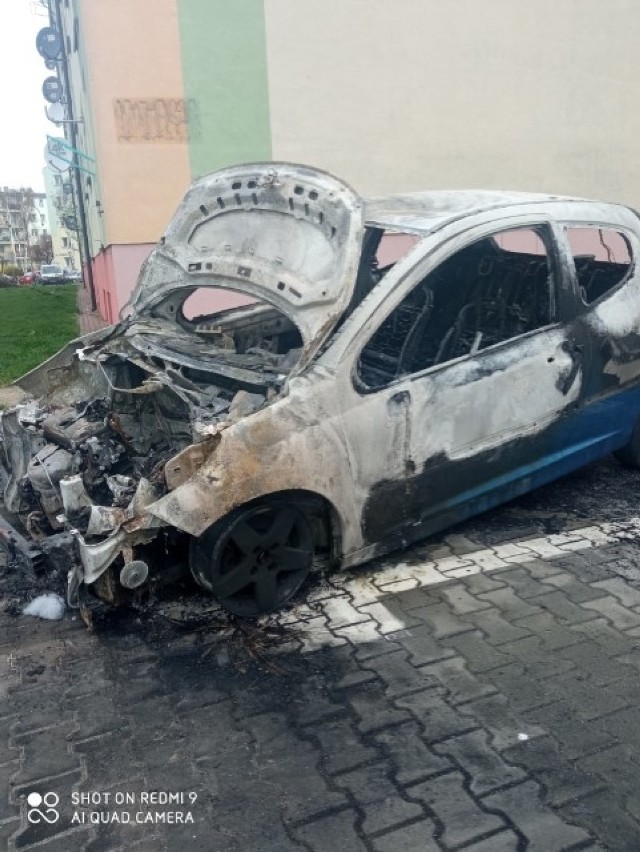 Peugeot spalił się doszczętnie w Sieradzu