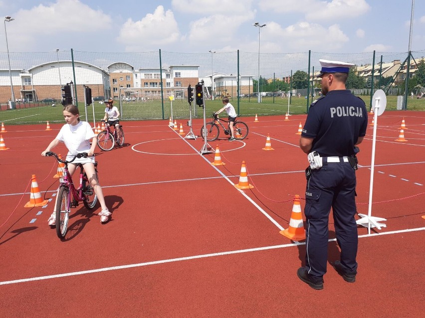 Egzamin na kartę rowerową pod okiem sieradzkich policjantów