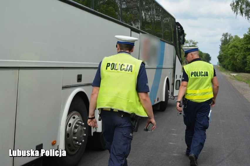 Można zgłaszać kontrolę autokaru przed wyjazdem dzieci na wypoczynek. Nie zwlekaj i zadzwoń na policję