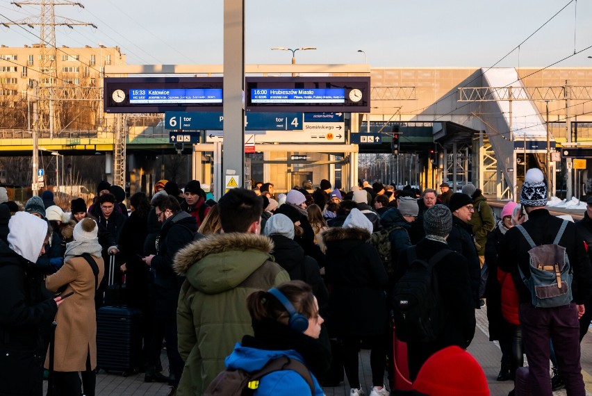 Tłumy na stacji Warszawa Gdańska na początku 2023 roku