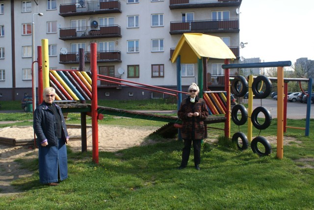 Bloki przy al. Zagłębia Dąbrowskiego i ich otoczenie pozostawiają wiele do życzenia