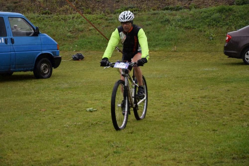 Bike Cross Maraton w Skokach. Miłośnicy dwóch kółek ścigali się mimo deszczu [ZDJĘCIA CZĘŚĆ 1, FILM]