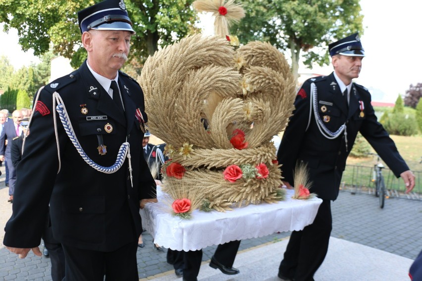 Patriotyczne Święto Plonów w Złotnikach Kujawskich z Golec uOrkiestrą [zdjęcia, wideo]