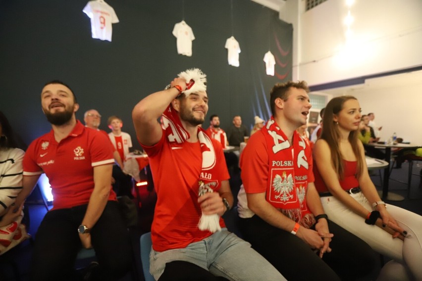 Zobaczcie jak fani Biało-Czerwonych dopingowali Polaków w...