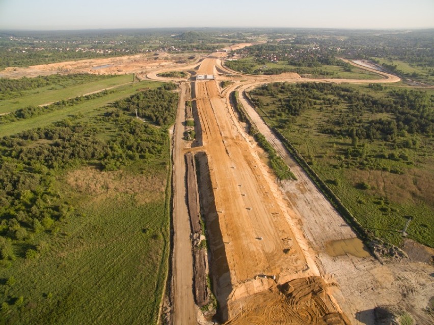 Autostrada A1 na zdjęciach z drona. Kluczowa droga rośnie jak na drożdżach! [ZDJĘCIA]