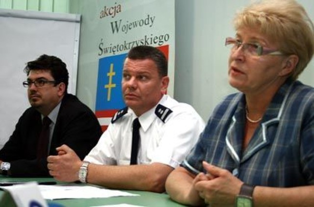 Wojewoda, Bożentyna Pałka - Koruba (pierwsza z prawej) podczas konferencji inaugurującej kampanię &quot;Pilnuj swojej szklanki&quot;.