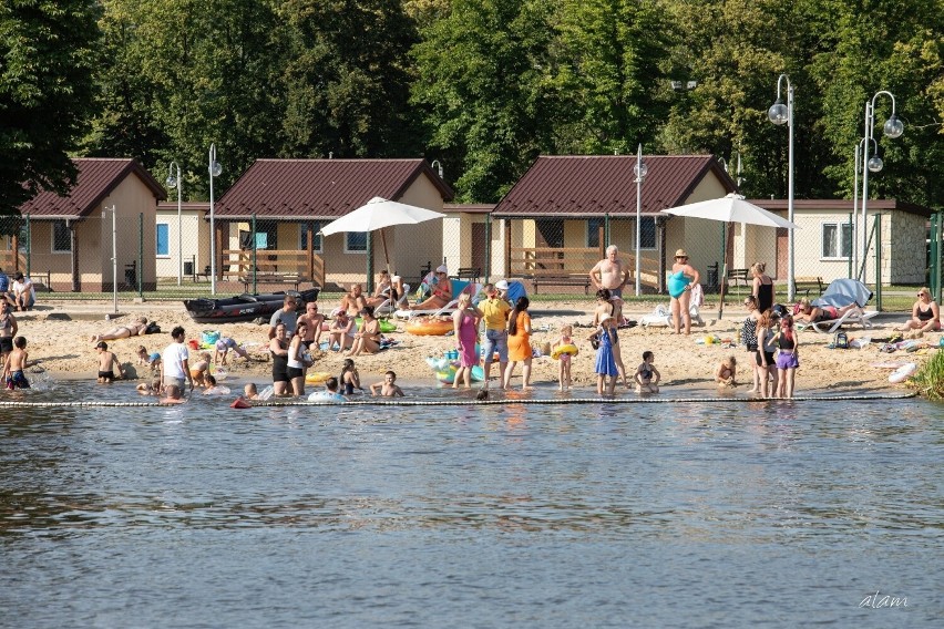 Letni wypoczynek nad zalewem w Pińczowie.