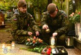 Terytorialsi porządkowali groby bohaterów Armii Krajowej. W ten sposób uczcili pamięć poległych