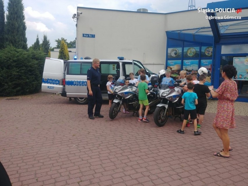 Wakacyjne spotkanie z policjantami w Dąbrowie Górniczej 