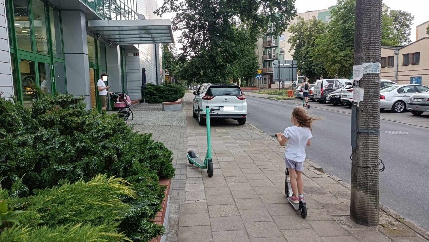 Toruńscy "mistrzowie parkowania" znowu w akcji! Nie ma dnia,...