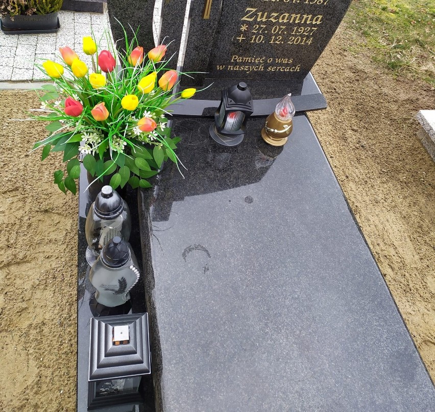 Złodziej na cmentarzu! Ktoś kradnie wiązanki z grobów na cmentarzu w Modliszewku