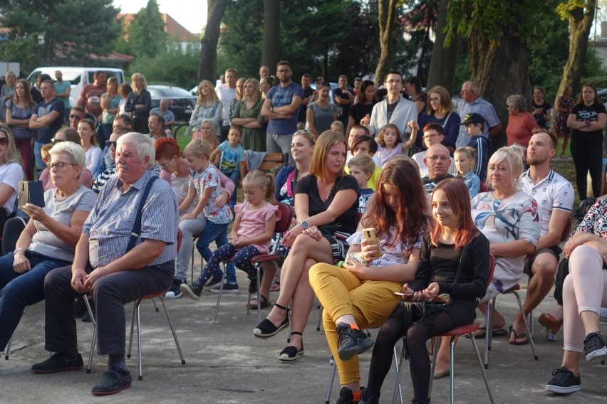 Leszno. Wakacyjni - koncert przypadł publiczności do gustu! "Qlturka w Parku" w Lipnie na pożegnanie lata [ZDJĘCIA I WIDEO]