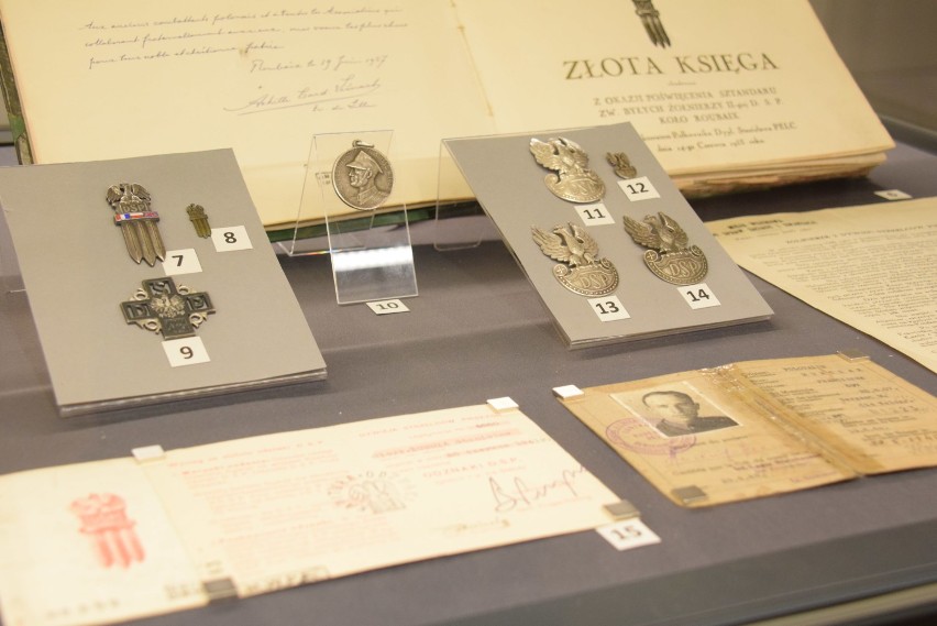 Muzeum Podkarpackie w Krośnie otwiera ekspozycję cennych poloników. W kolekcji są unikatowe orły, archiwalia i dzieła sztuki [ZDJĘCIA]