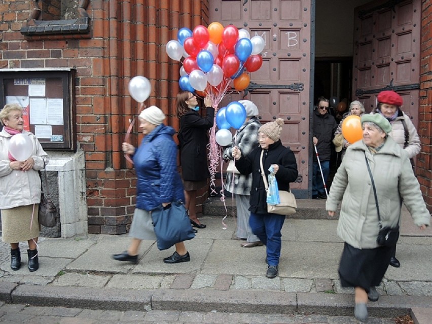 Orkiestra z DKK Stargard i balony do nieba na znak solidarności z chorymi na cukrzycę [video]