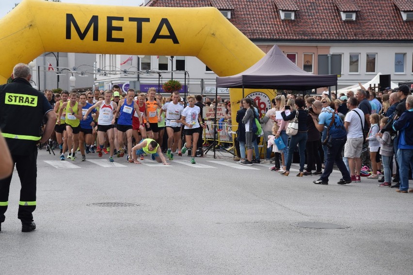 Bieg Pokoju w Wieluniu: Kilkuset zawodników wzięło udział w biegu głównym na dystansie 10 km[ZDJĘCIA]