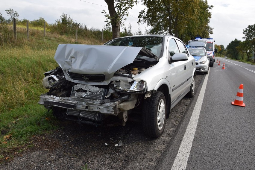 Wypadek na rogatkach Szczecinka. Jedna osoba poszkodowana [zdjęcia]