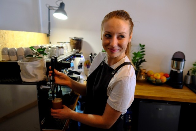 27-letnia Kamila Adamiec z Torunia zakwalifikowała się do finału Mistrzostw Polski Baristów 2021