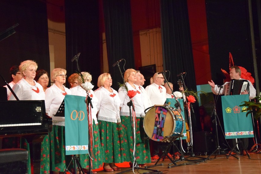 Finał Wojewódzkiego Festiwalu Pieśni Patriotycznej w Myszkowie Laureaci ZDJĘCIA