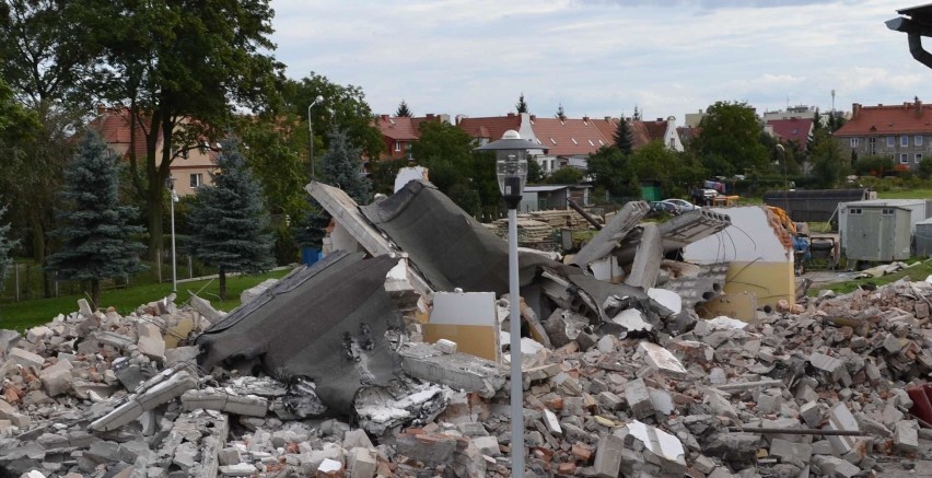 Historia legła w gruzach... Budynek na Stadionie Miejskim w Malborku zburzony